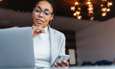 A VAT advisor is checking a small business' VAT records