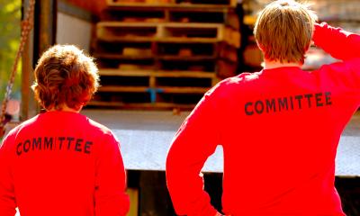 Delegating effectively - checklist Two people delegating task