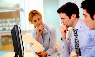 three people planning a project in front of a computer Managing projects - checklist