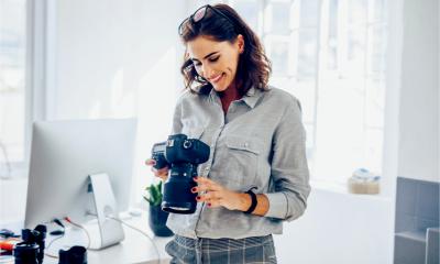 Female photographer starting a new business with no money