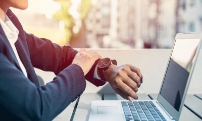 An HR manager tracks working time using timesheet software